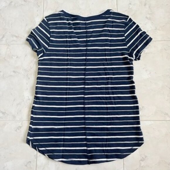 NEW Abercrombie & Fitch Navy Striped V-Neck Pocket Tee Shirt Women XS - Picture 5 of 6